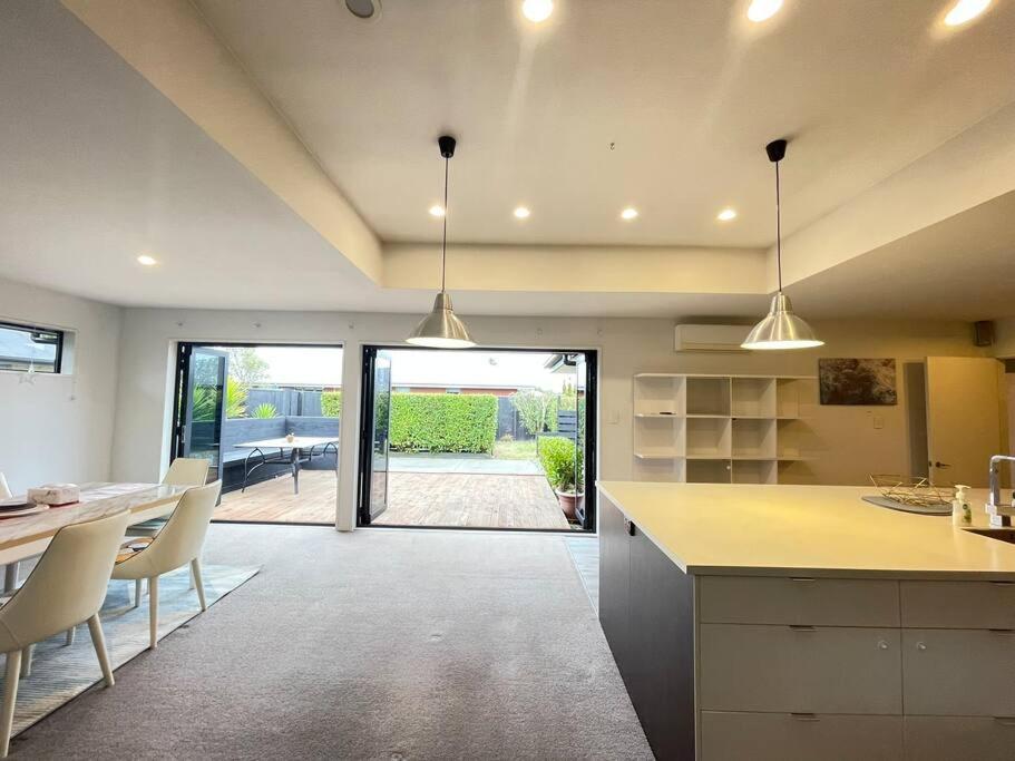Spacious 4 Bed Family Home Christchurch Exterior photo
