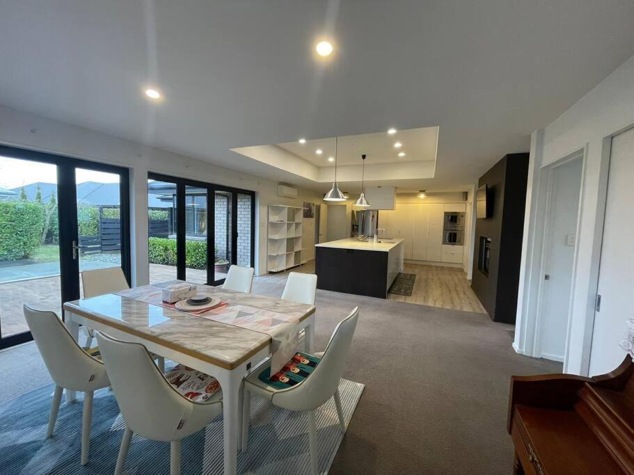 Spacious 4 Bed Family Home Christchurch Exterior photo